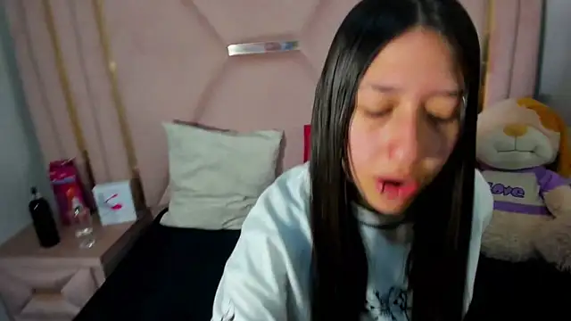 Snapshot of venusmorgan chatting on 10.06.25 venusmorgan online show from 10.06.25