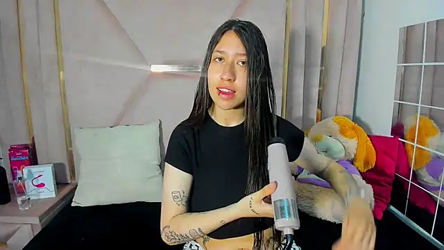 Snapshot of venusmorgan chatting on 10.14.25 venusmorgan online show from 10.14.25