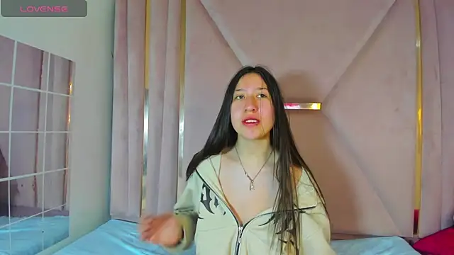 Snapshot of venusmorgan chatting on 12.14.25 venusmorgan online show from 12.14.25