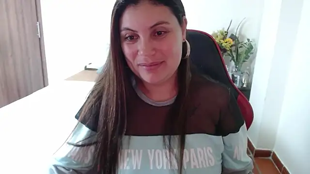 Snapshot of Secret_Bella chatting on 09.27.25 Secret Bella online show from 09.27.25