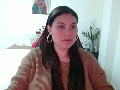 Snapshot of Secret_Bella chatting on 10.04.25 Secret Bella online show from 10.04.25