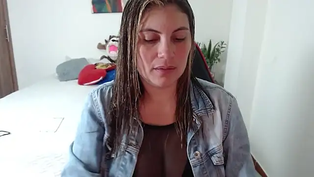 Snapshot of Secret_Bella chatting on 11.07.25 Secret Bella online show from 11.07.25