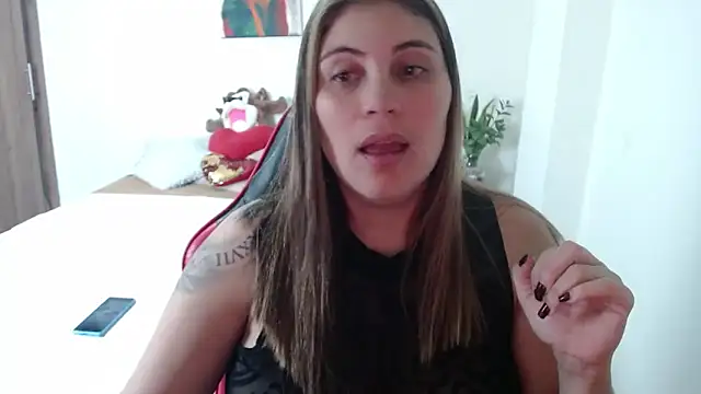 Snapshot of Secret_Bella chatting on 11.11.25 Secret Bella online show from 11.11.25