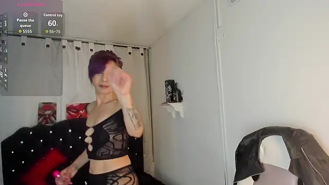 Snapshot of Trinityy__ chatting on 09.08.25 Trinityy online show from 09.08.25