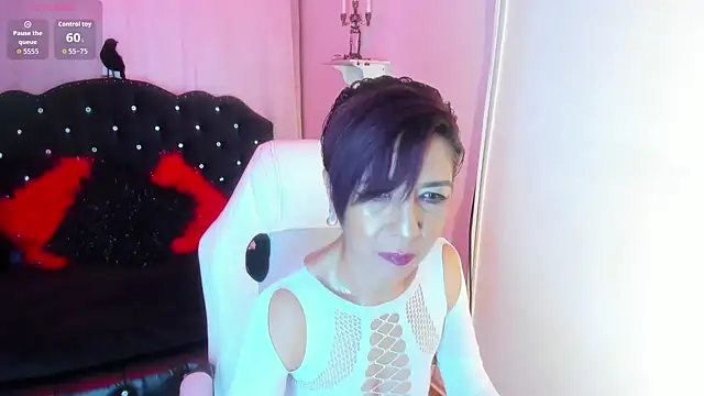 Snapshot of Trinityy__ chatting on 10.14.25 Trinityy online show from 10.14.25