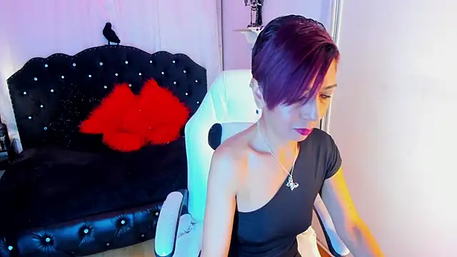 Snapshot of Trinityy__ chatting on 11.22.25 Trinityy online show from 11.22.25