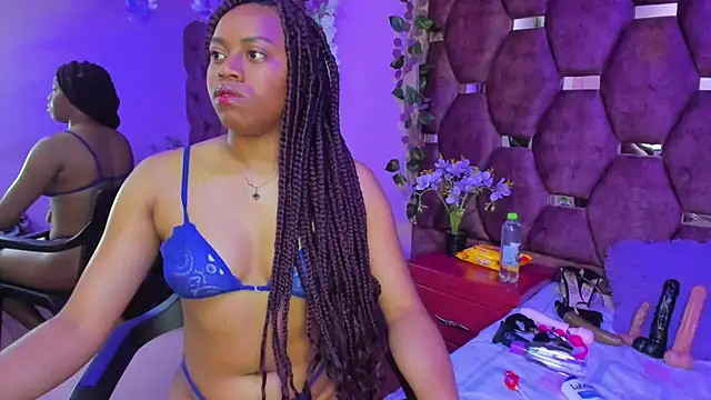 Thiana Taylor online show from 11.21.25