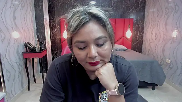 Snapshot of LatinaHoleQueen chatting on 06.19.26 LatinaHoleQueen online show from 06.19.26