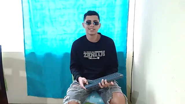 Snapshot of Lil_condor_bby1 chatting on 11.16.25 Lil condor bby1 online show from 11.16.25