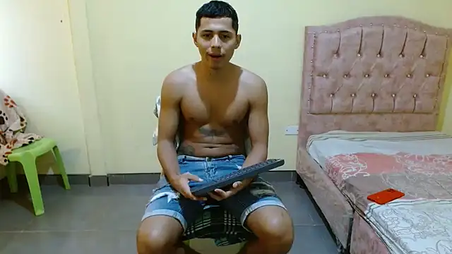 Snapshot of Lil_condor_bby1 chatting on 11.18.25 Lil condor bby1 online show from 11.18.25