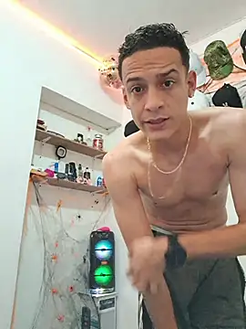 Snapshot of Ethanho0t chatting on 10.27.25 Ethanho0t online show from 10.27.25