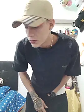 Snapshot of Ethanho0t chatting on 10.31.25 Ethanho0t online show from 10.31.25