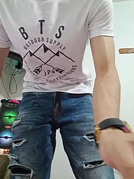 Snapshot of Ethanho0t chatting on 12.02.25 Ethanho0t online show from 12.02.25