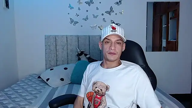 Snapshot of Ethanho0t chatting on 01.09.26 Ethanho0t online show from 01.09.26