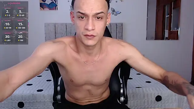 Snapshot of Ethanho0t chatting on 02.11.26 Ethanho0t online show from 02.11.26