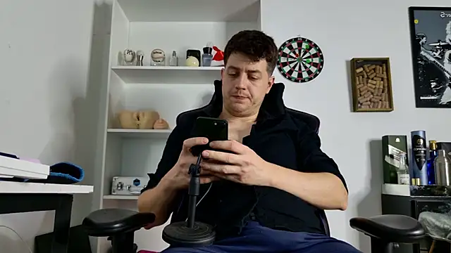 Snapshot of aaron_nvk chatting on 12.15.25 aaron nvk online show from 12.15.25