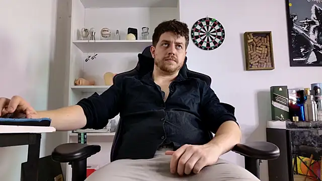 Snapshot of aaron_nvk chatting on 02.11.26 aaron nvk online show from 02.11.26