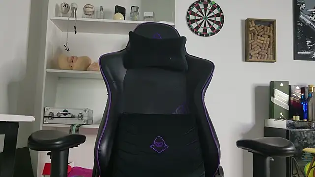 Snapshot of aaron_nvk chatting on 03.04.26 aaron nvk online show from 03.04.26