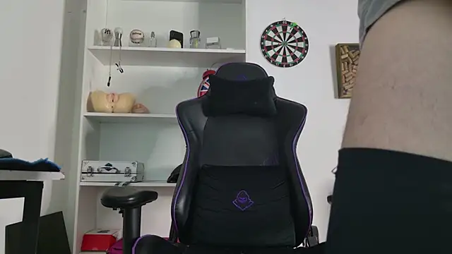 Snapshot of aaron_nvk chatting on 03.08.26 aaron nvk online show from 03.08.26