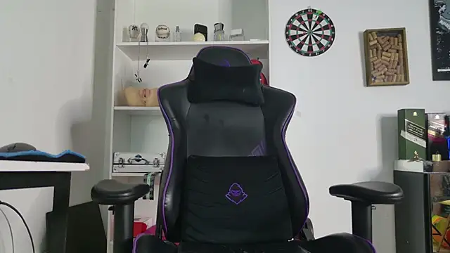 Snapshot of aaron_nvk chatting on 03.14.26 aaron nvk online show from 03.14.26