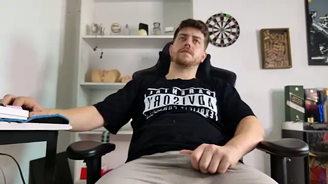 Snapshot of aaron_nvk chatting on 03.16.26 aaron nvk online show from 03.16.26