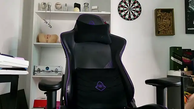 Snapshot of aaron_nvk chatting on 03.21.26 aaron nvk online show from 03.21.26