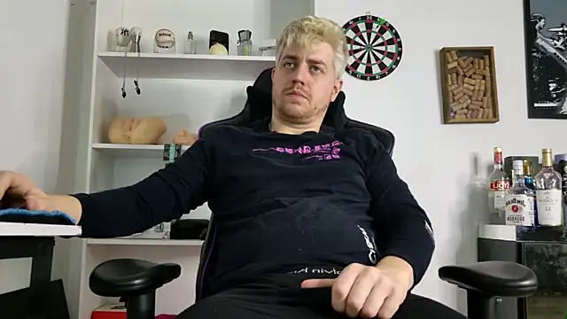 Snapshot of aaron_nvk chatting on 04.14.26 aaron nvk online show from 04.14.26