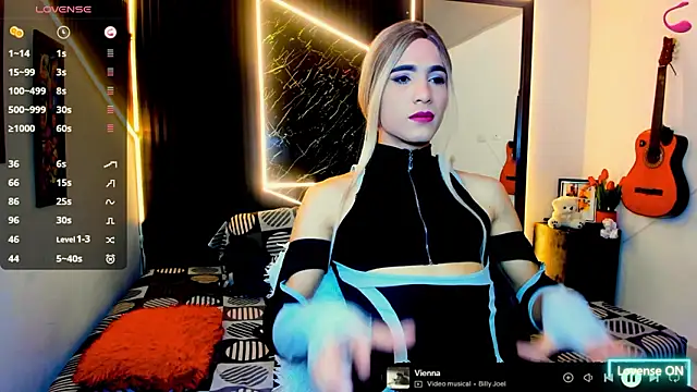 Issabella Davinci online show from 03.09.26