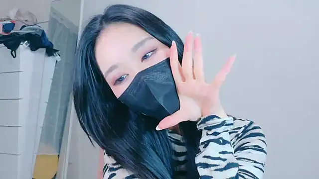 Snapshot of ramuchan_desu chatting on 11.18.25 ramuchan desu online show from 11.18.25