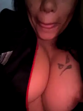 Snapshot of jojo_surfistinha89 chatting on 10.31.25 jojo surfistinha89 online show from 10.31.25