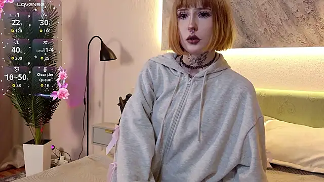 Snapshot of MilkMeSoftly chatting on 01.18.26 MilkMeSoftly online show from 01.18.26