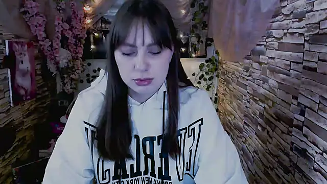 Amanda Bright  online show from 09.19.25