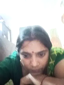 Snapshot of Trisha_71 chatting on 10.25.25 Trisha 71 online show from 10.25.25