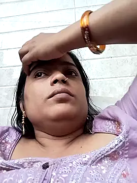 Snapshot of Trisha_71 chatting on 10.28.25 Trisha 71 online show from 10.28.25