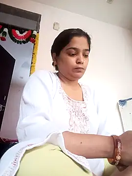 Snapshot of Trisha_71 chatting on 11.05.25 Trisha 71 online show from 11.05.25