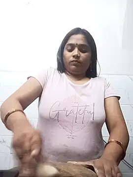 Snapshot of Trisha_71 chatting on 11.06.25 Trisha 71 online show from 11.06.25