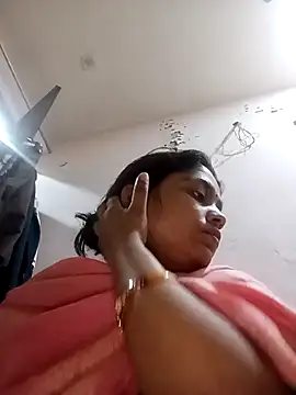 Snapshot of Trisha_71 chatting on 11.28.25 Trisha 71 online show from 11.28.25