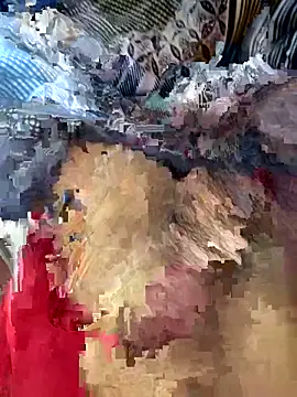 Snapshot of khloo_ chatting on 11.21.25 khloo online show from 11.21.25