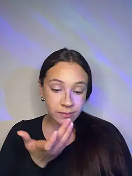 Snapshot of HinataArai chatting on 10.27.25 HinataArai online show from 10.27.25