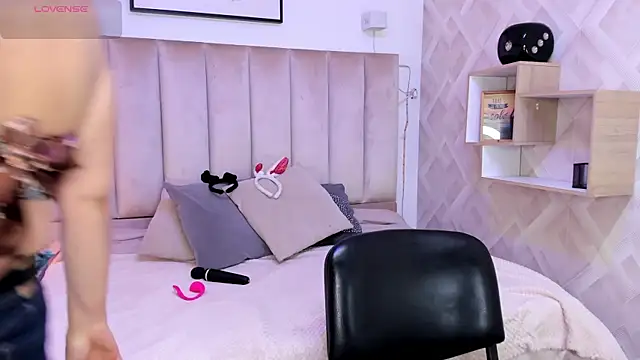 Clhoe Johnson online show from 10.28.25