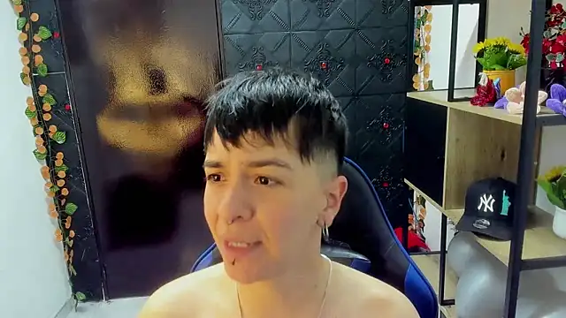 Snapshot of _Hannah_Hot chatting on 04.07.26 Hannah Hot online show from 04.07.26