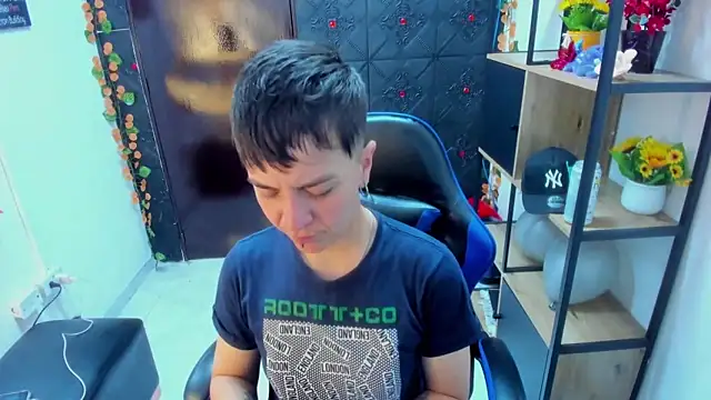 Snapshot of _Hannah_Hot chatting on 04.09.26 Hannah Hot online show from 04.09.26