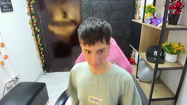 Snapshot of _Hannah_Hot chatting on 04.11.26 Hannah Hot online show from 04.11.26