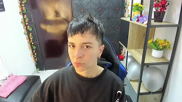 Snapshot of _Hannah_Hot chatting on 04.12.26 Hannah Hot online show from 04.12.26