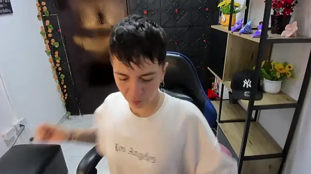 Snapshot of _Hannah_Hot chatting on 04.15.26 Hannah Hot online show from 04.15.26