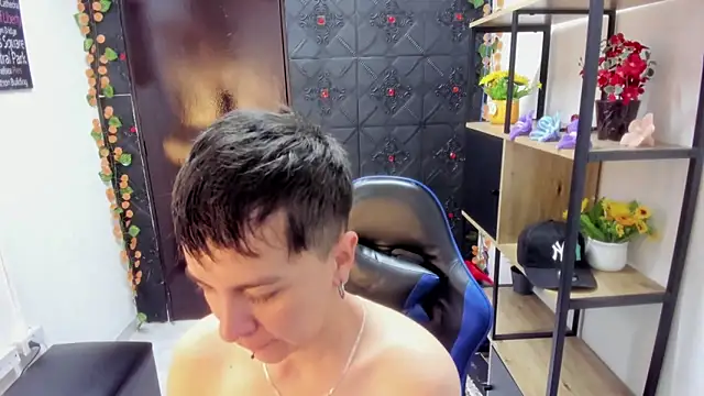 Snapshot of _Hannah_Hot chatting on 04.16.26 Hannah Hot online show from 04.16.26