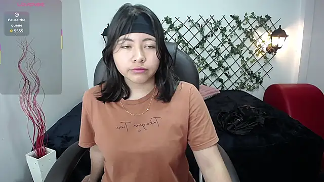 Louisa  clare online show from 11.10.25