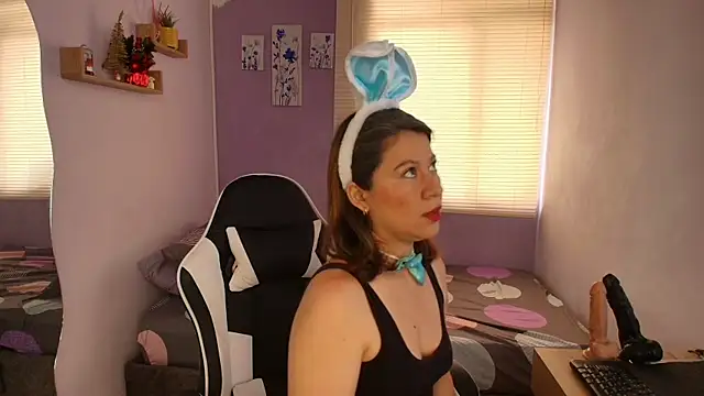 Snapshot of luna_desiree chatting on 11.29.25 luna desiree online show from 11.29.25