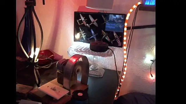 Pussyeat2please online show from 04.18.26