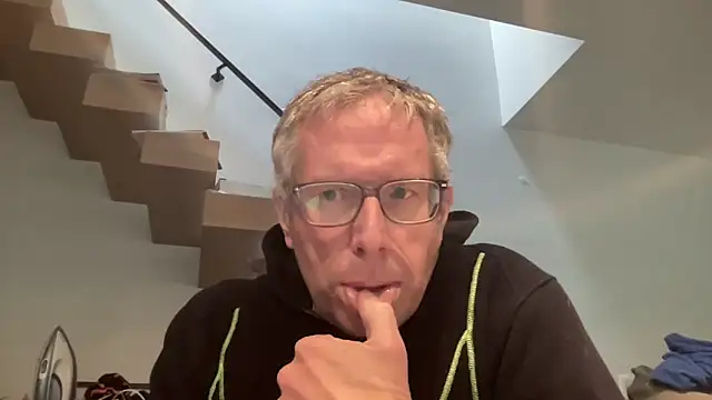 choupipat1 online show from 12.03.25